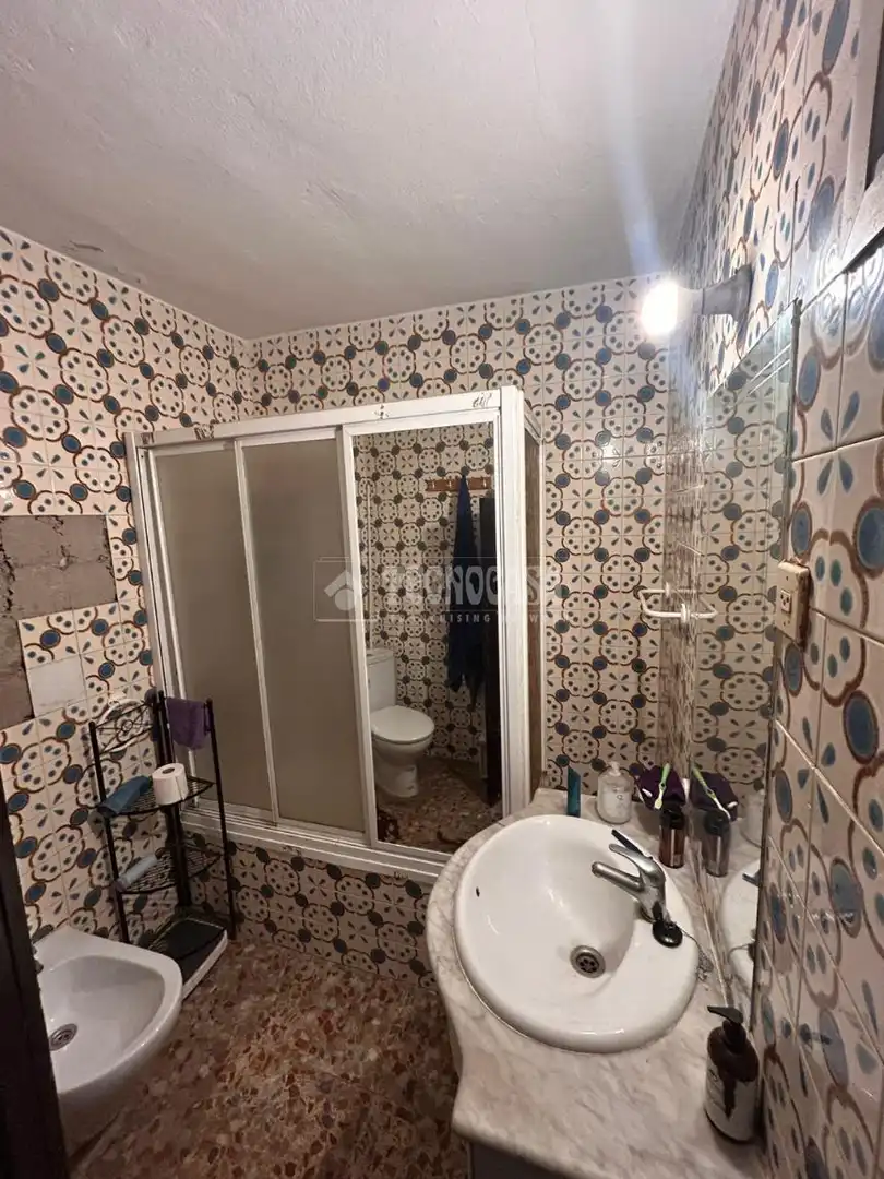 Bathroom of Houses for sale in Sevilla