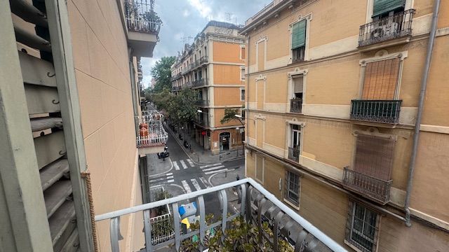 Vista exterior de Pis en venda en  Barcelona Capital amb Balcó