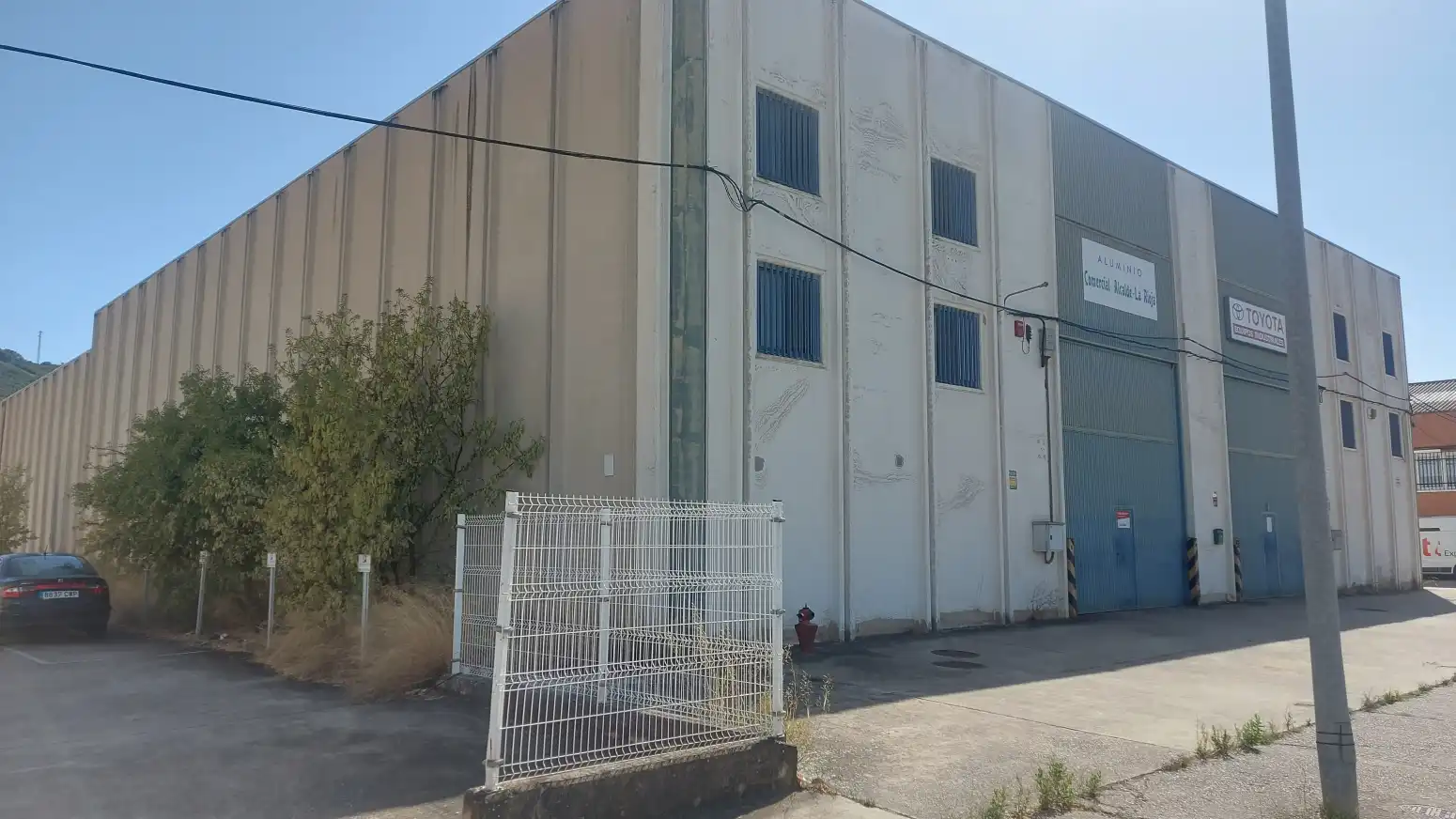 Außenansicht von Fabrikhallen zur Miete in  Logroño