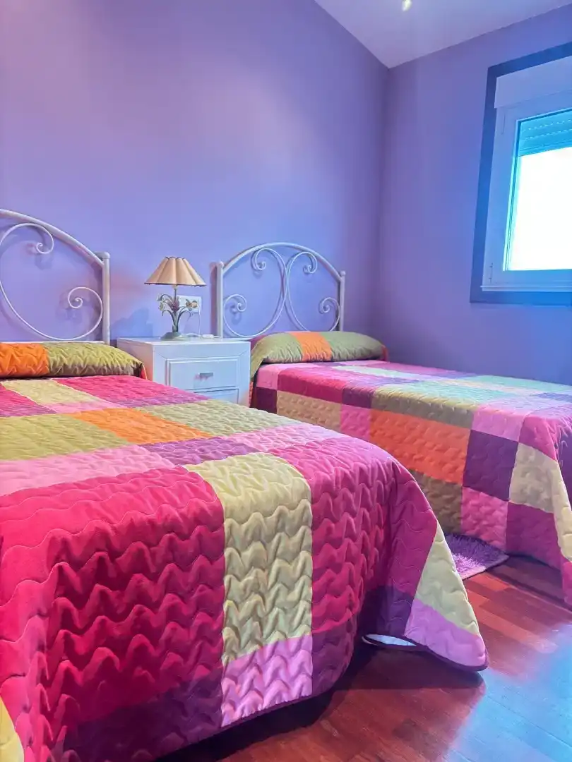 Dormitori de Casa o xalet de lloguer en Cangas  amb Jardí privat, Parquet i Moblat