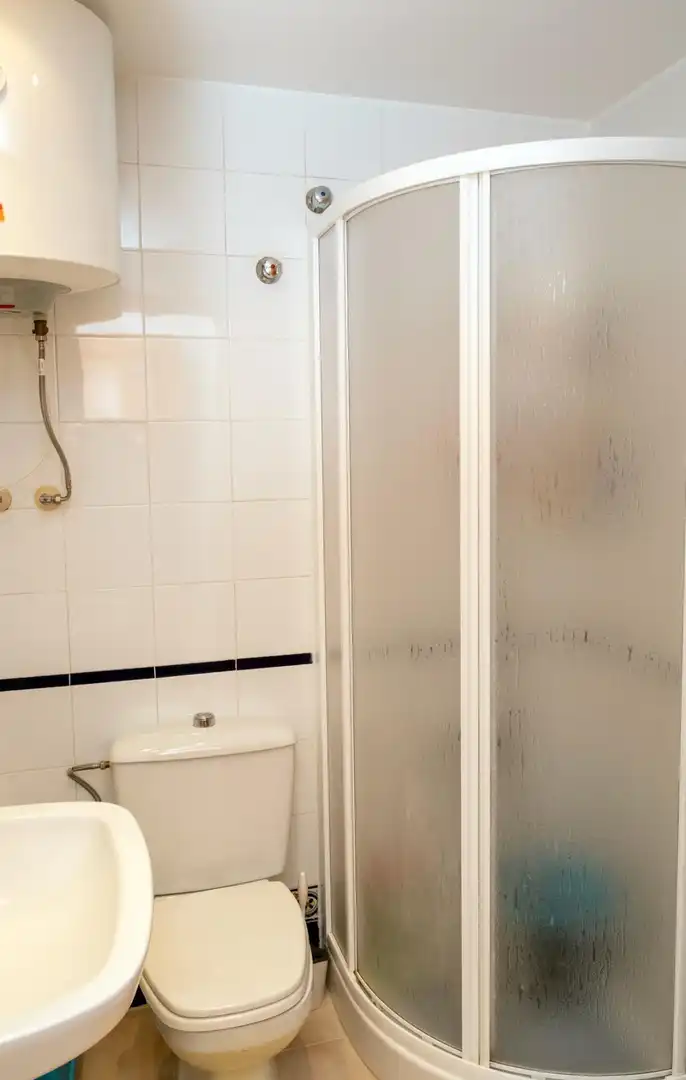 Baño de Apartamento en venta en Torrevieja con Jardín privado, Amueblado y Piscina comunitaria