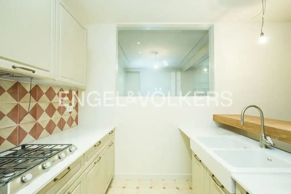 Cocina de Piso de alquiler en Barcelona con Aire acondicionado, Calefacción y Jardín privado