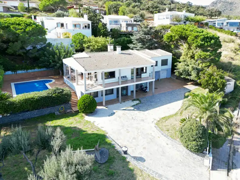 Vista exterior de Casa o xalet en venda en El Port de la Selva amb Aire condicionat, Calefacció i Traster