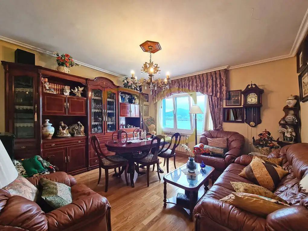 Sala de estar de Piso en venta en Ribadesella con Calefacción y Trastero