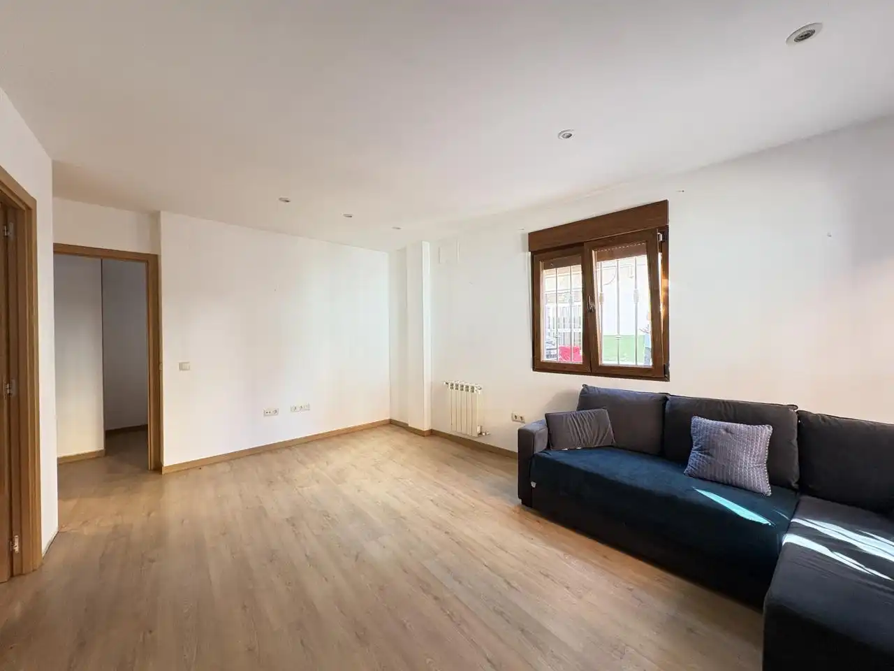 Ground floor for rent in Calle Juan Carlos I, Casco Antiguo