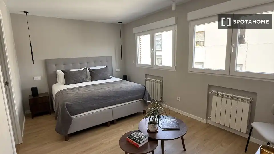 Dormitori de Apartament per a compartir en Madrid amb Aire condicionat, Calefacció i Terrassa