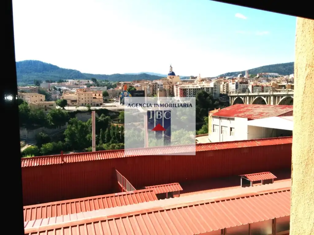 Vista exterior de Oficina en venda en Alcoy / Alcoi