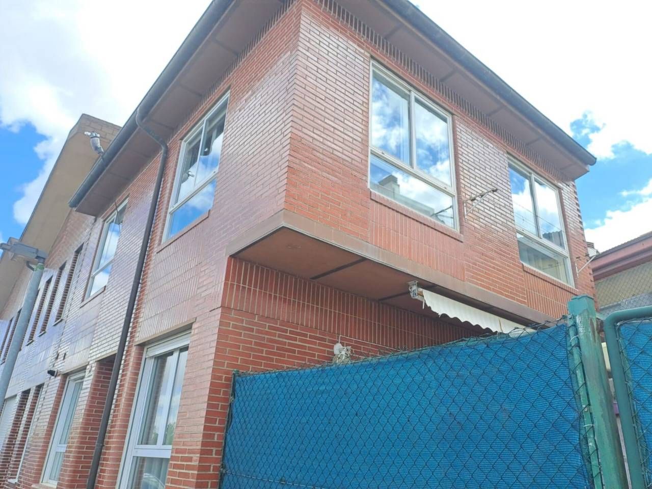 Vista exterior de Casa adosada en venda en Burgos Capital amb Calefacció, Jardí privat i Parquet