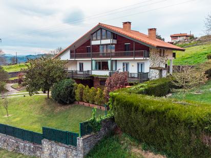 Vista exterior de Casa o xalet en venda en Artzentales amb Calefacció, Jardí privat i Terrassa