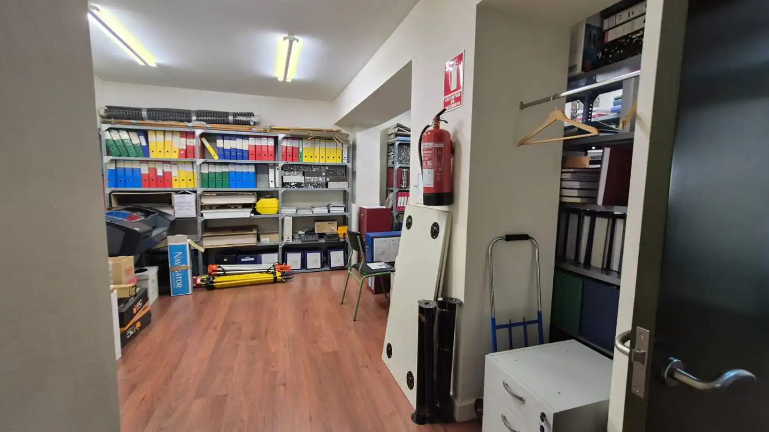 Büro zum Verkauf in Badajoz mit Klimaanlage, Heizung und Terrasse