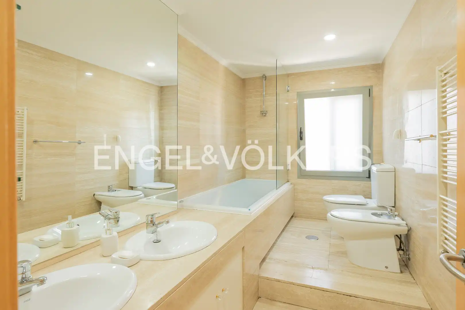 Bany de Casa o xalet en venda en Madrid amb Aire condicionat, Calefacció i Terrassa