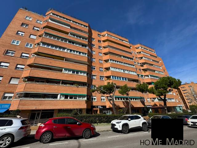 Piso en Venta en Calle de Ramón Gómez de la Serna en Peñagrande