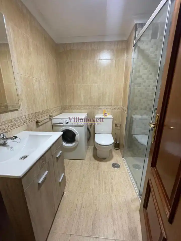 Bathroom of Apartments for rent in Vigo   with Heating and Parquet flooring