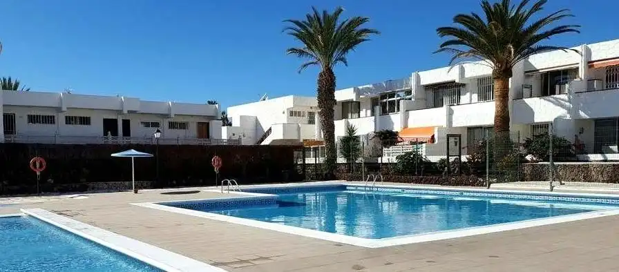 Piscina de Estudio en venta en Arona con Terraza y Piscina comunitaria