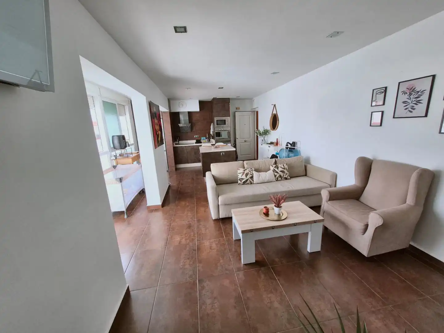 Living room of Flat for sale in Sevilla  with Air Conditioner, Oven and Washing machine