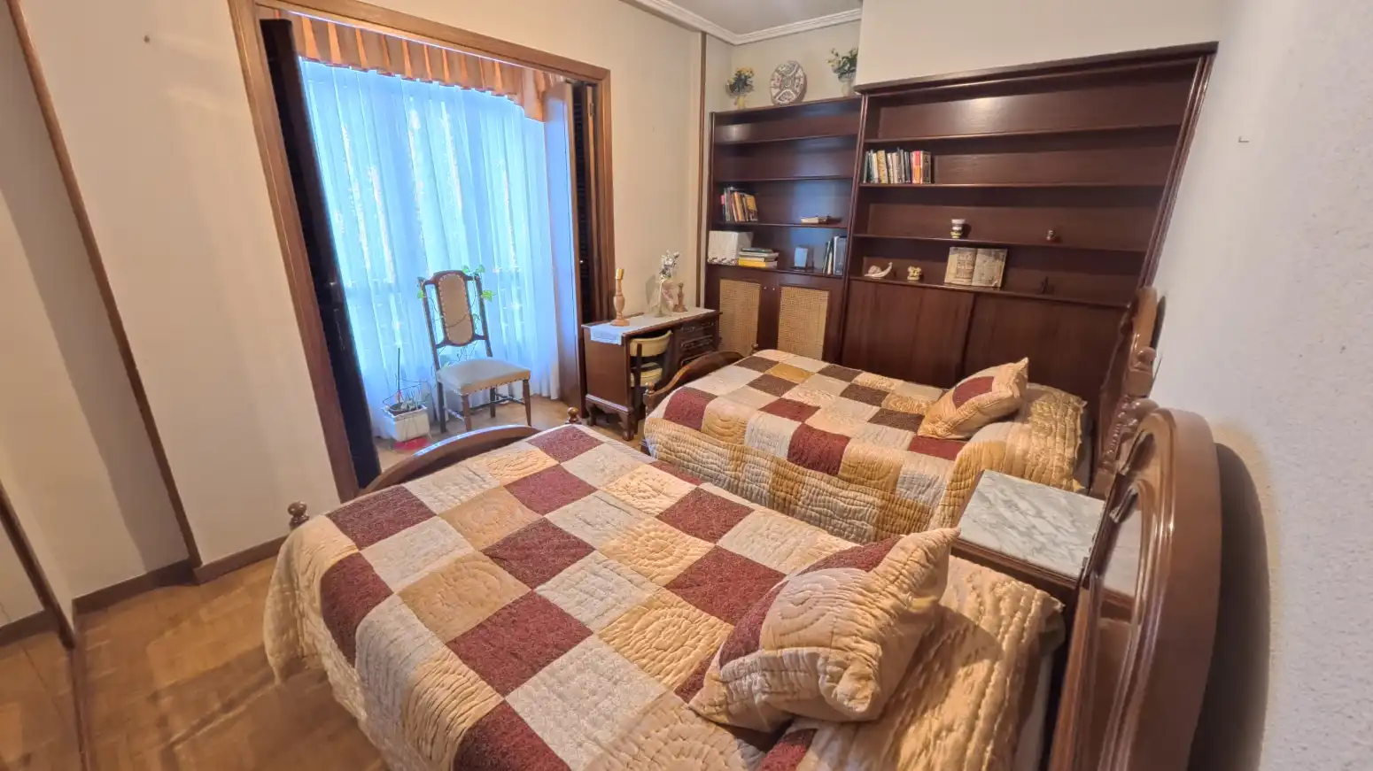 Habitación de Piso en venta en  Logroño con Calefacción, Parquet y Terraza