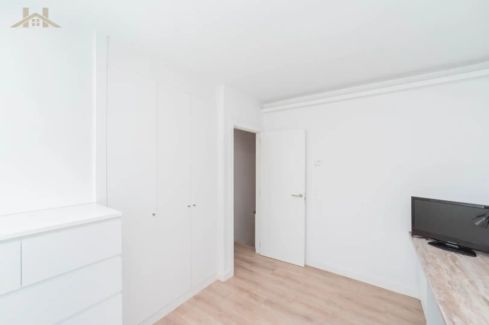 Habitación de Casa adosada en venta en Villaviciosa de Odón con Aire acondicionado, Calefacción y Jardín privado