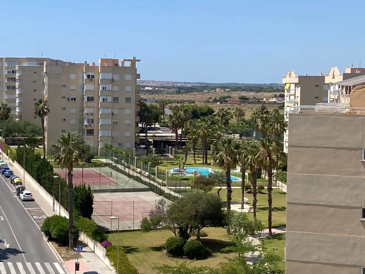 Vista exterior de Pis de lloguer en Alicante / Alacant amb Moblat, Forn i Rentadora