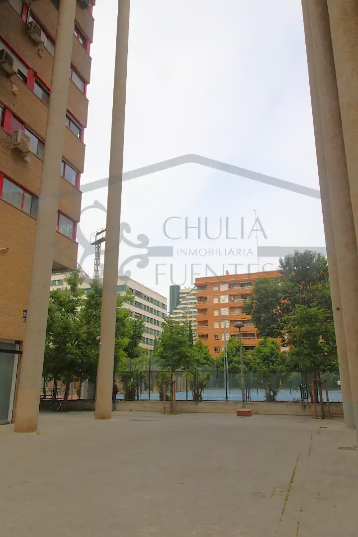 Vista exterior de Piso en venta en Valencia con Aire acondicionado, Parquet y Horno
