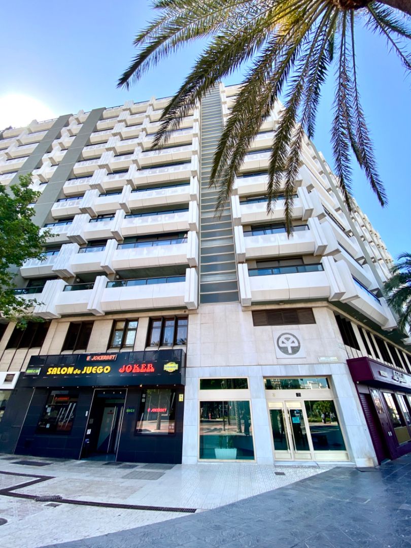 Exterior view of Office for sale in  Almería Capital