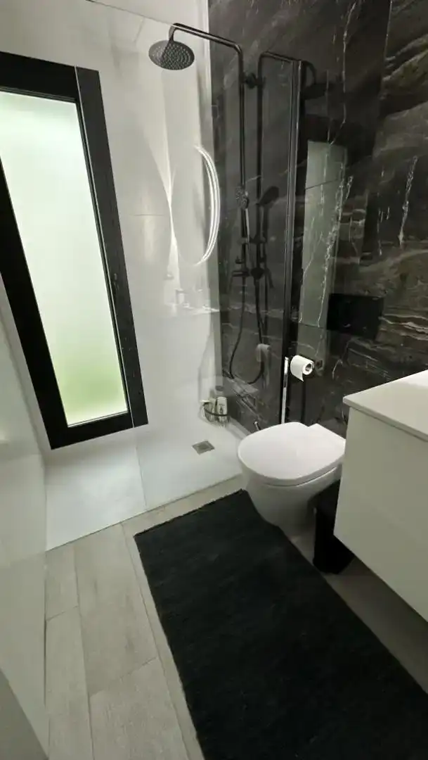 Bany de Casa o xalet en venda en Finestrat amb Aire condicionat, Piscina i Balcó