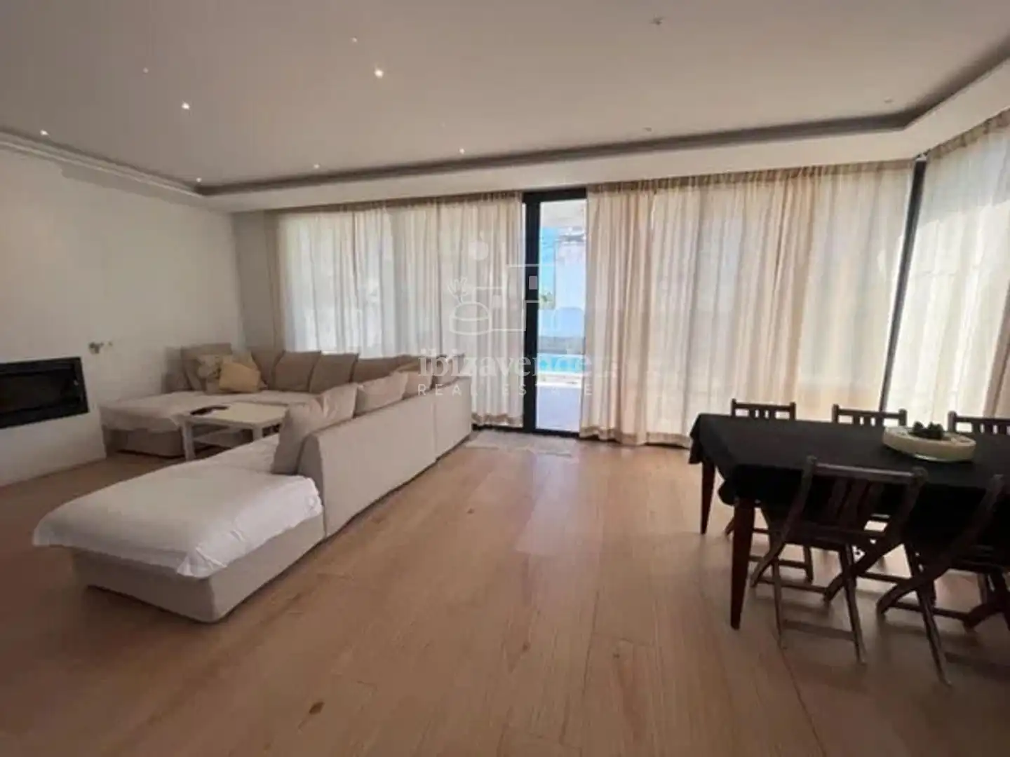 Sala d'estar de Casa o xalet en venda en Santa Eulària des Riu amb Aire condicionat, Calefacció i Jardí privat