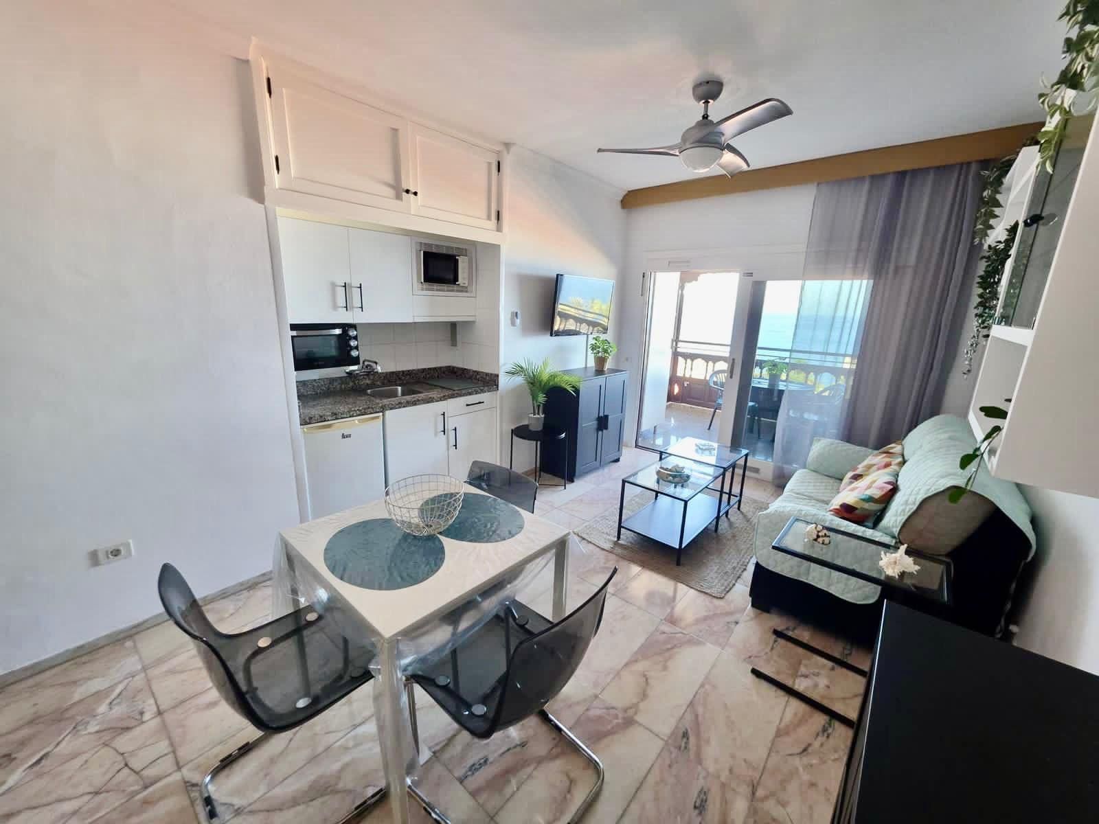 Vista exterior de Estudi en venda en Puerto de la Cruz amb Terrassa, Moblat i Microones