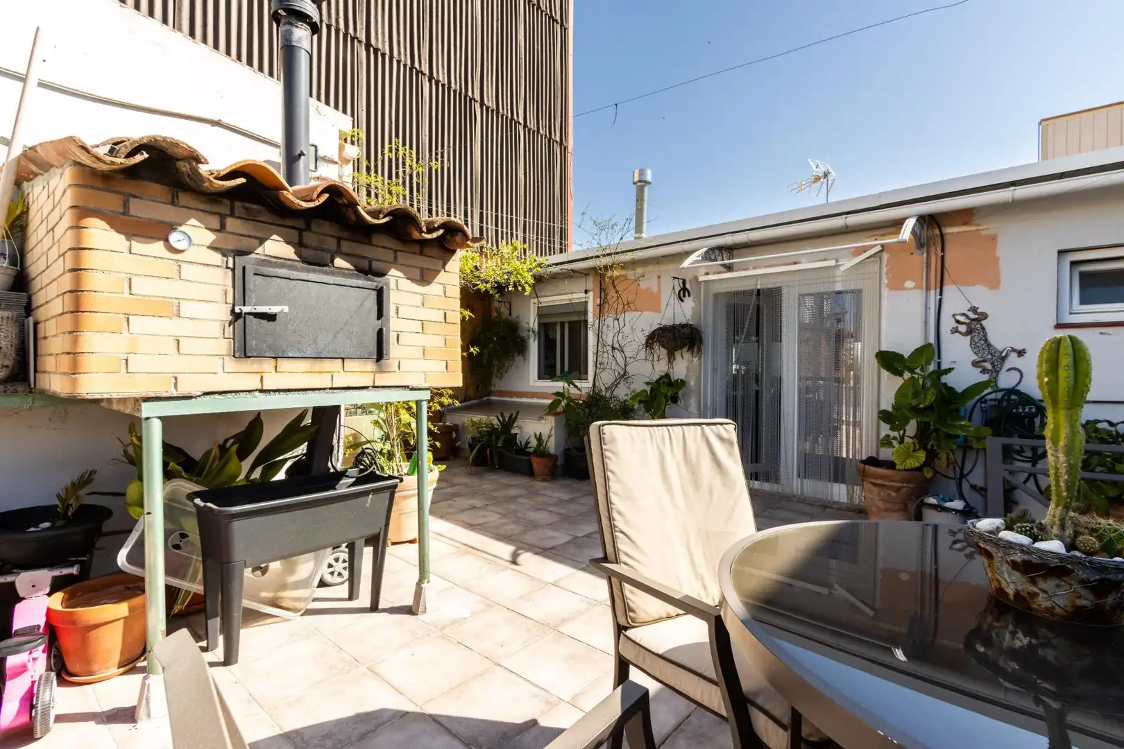 Terrasse von Einfamilien-Reihenhaus zum Verkauf in Terrassa mit Heizung und Terrasse