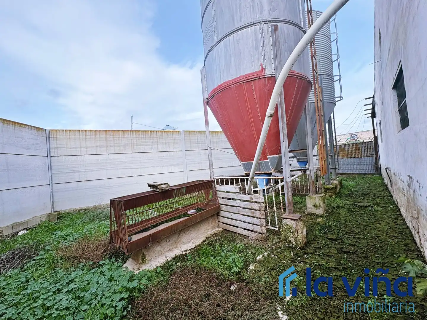 Vista exterior de Casa o chalet en venta en Los Corrales con Aire acondicionado y Amueblado