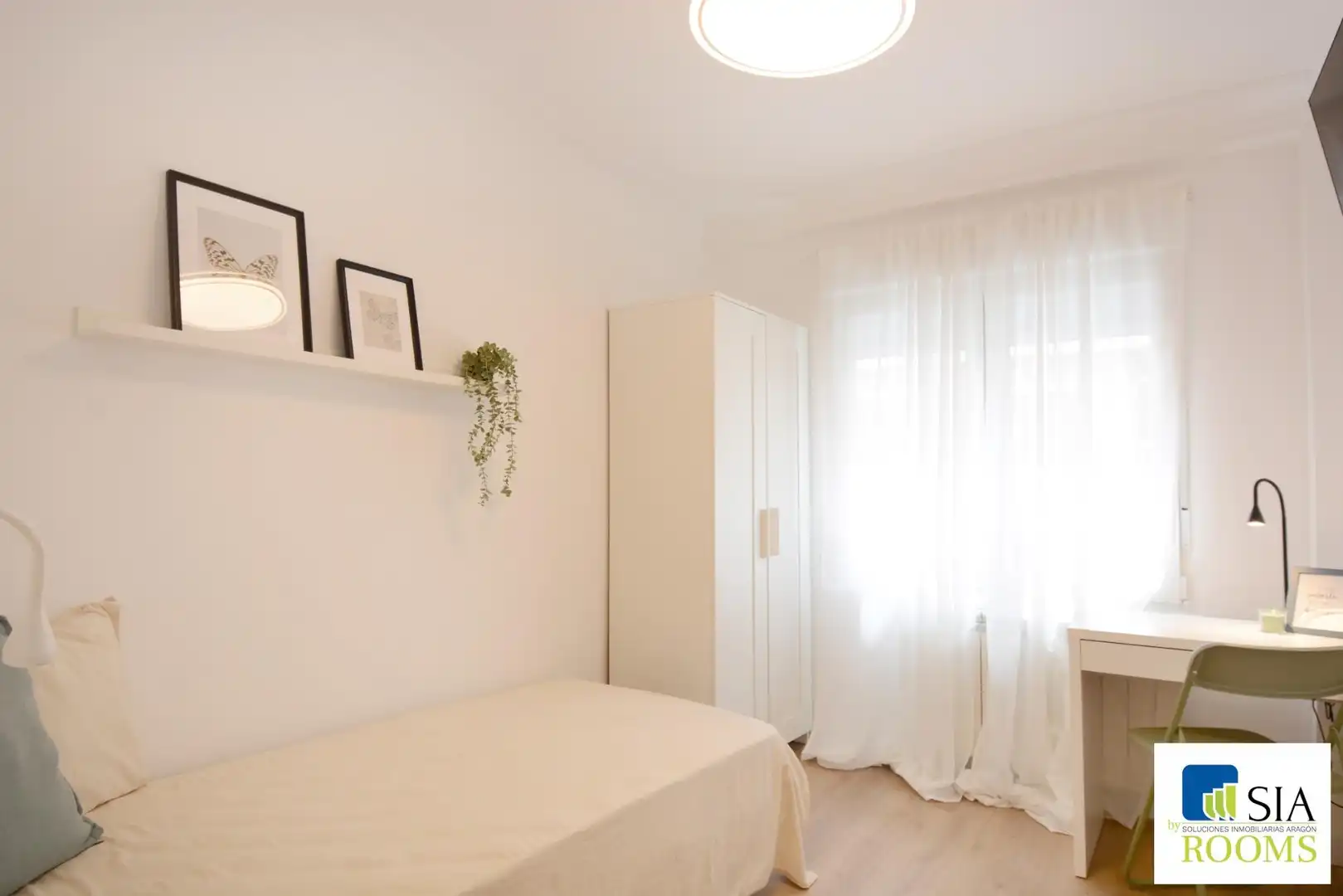 Room in Calle de Pamplona Escudero, 6, Universidad San Francisco