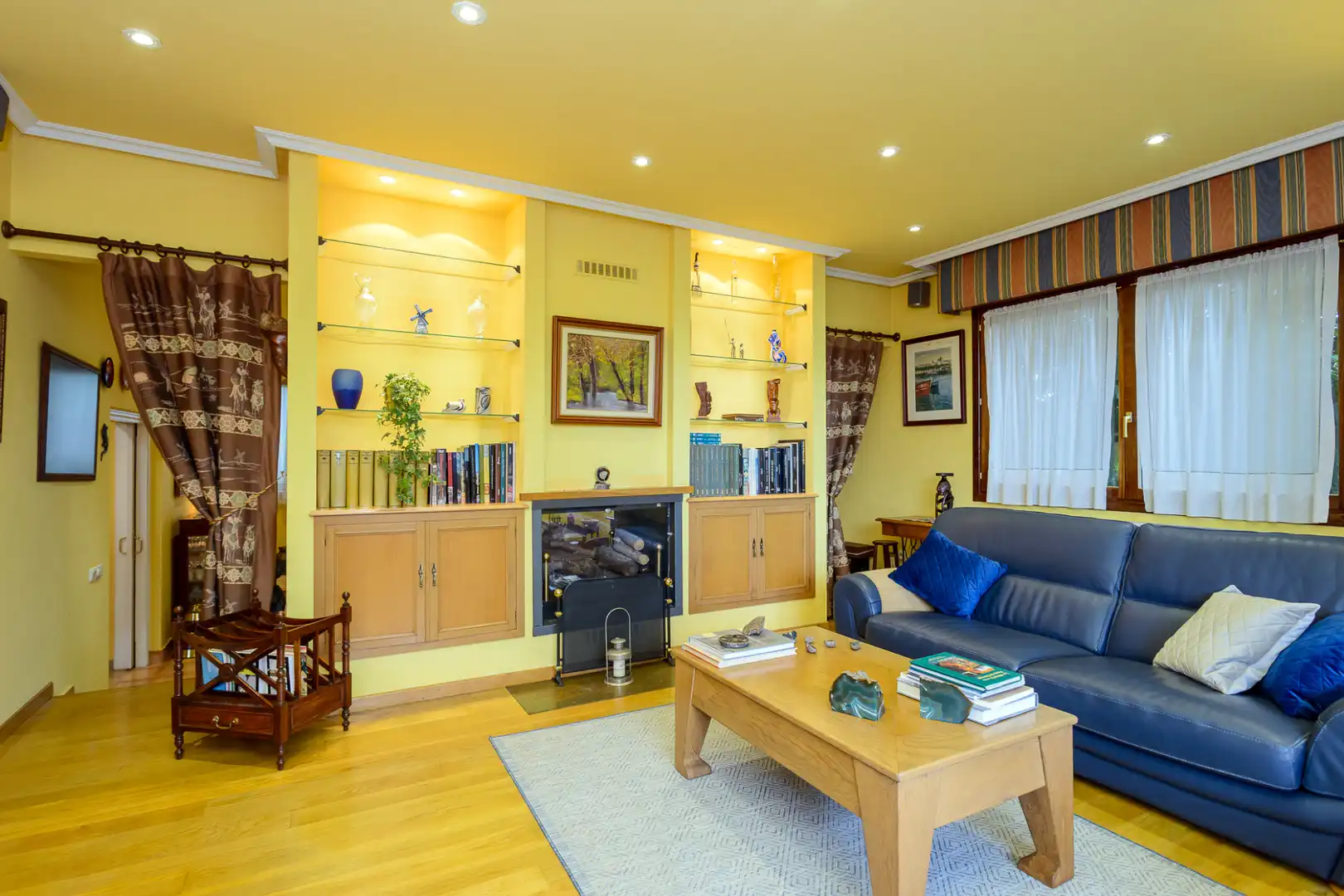 Sala de estar de Casa o chalet en venta en Oviedo  con Calefacción, Jardín privado y Parquet