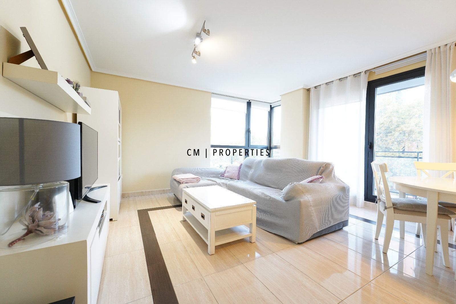 Exterior view of Flat to rent in  Valencia Capital  with Terrace, Swimming Pool and Furnished