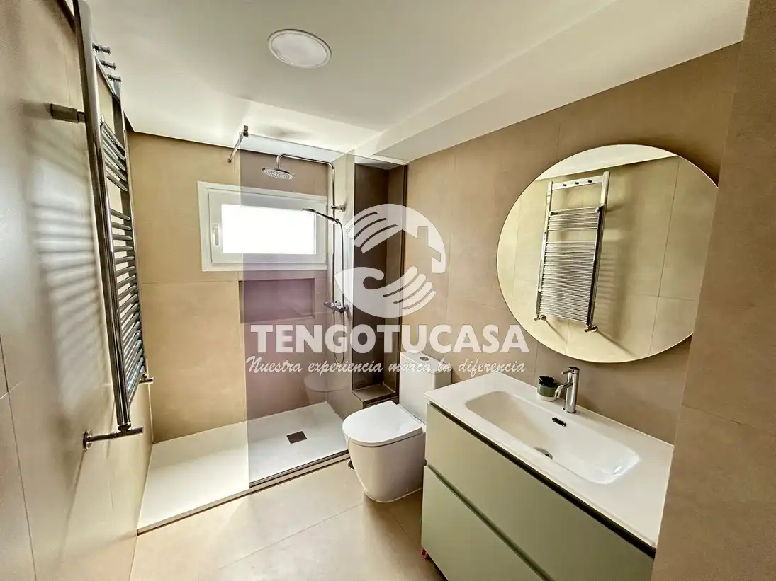 Bathroom of Flat for sale in Madrid  with Air Conditioner, Heating and Furnished