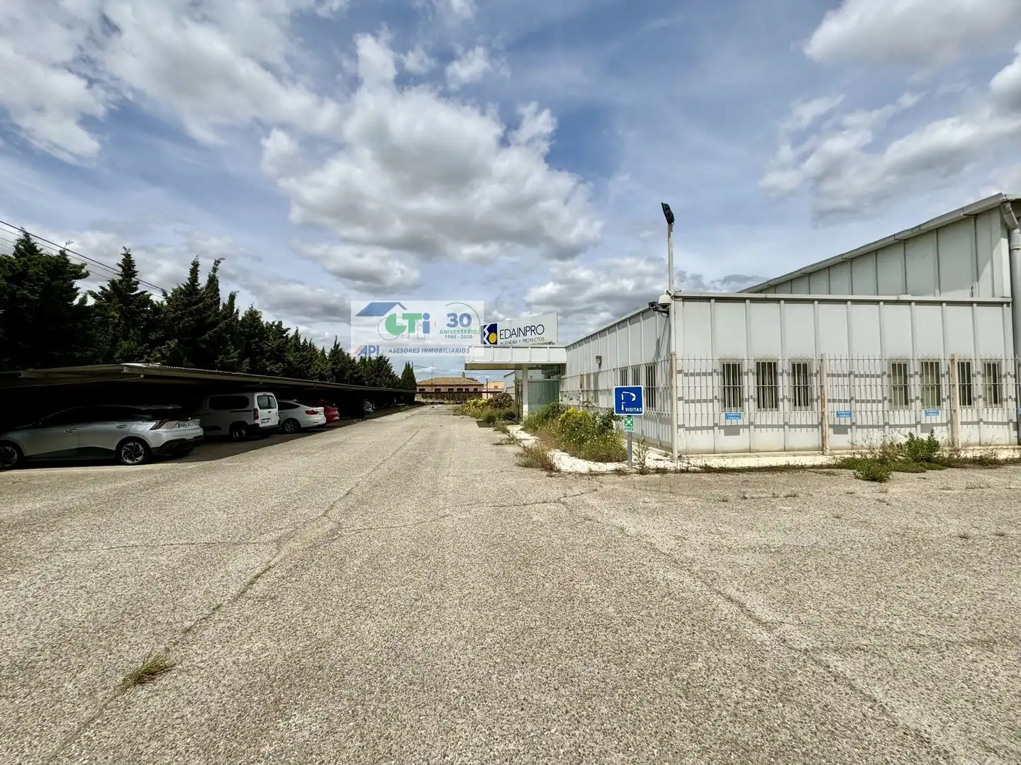 Vista exterior de Nau industrial en venda en Zaragoza