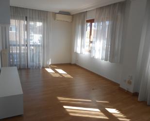 Living room of Flat to rent in  Madrid Capital  with Air Conditioner and Terrace