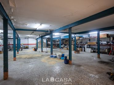 Local comercial en venda a Castell - Poble Vell