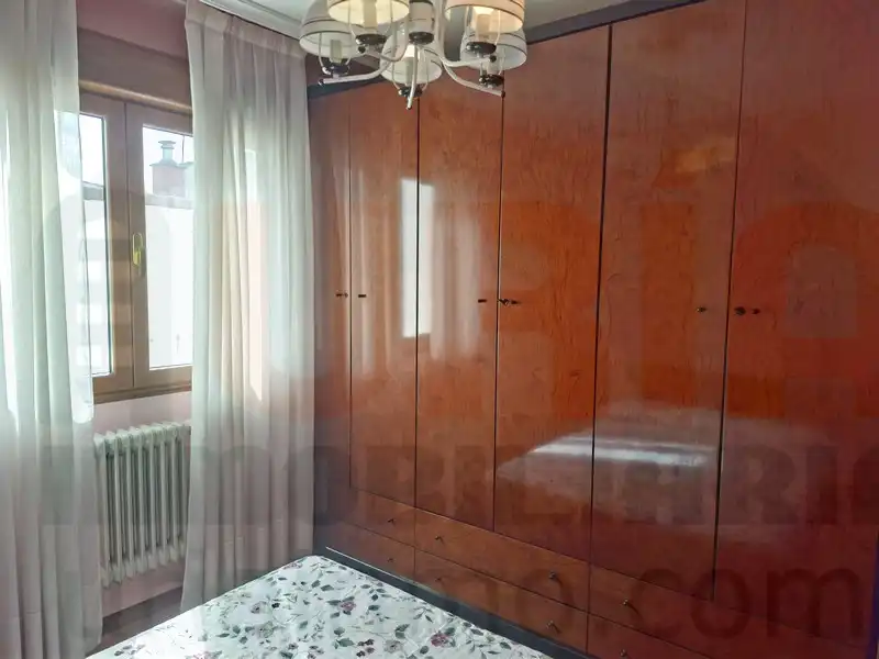 Habitación de Piso de alquiler en Oviedo  con Calefacción, Amueblado y Lavadora