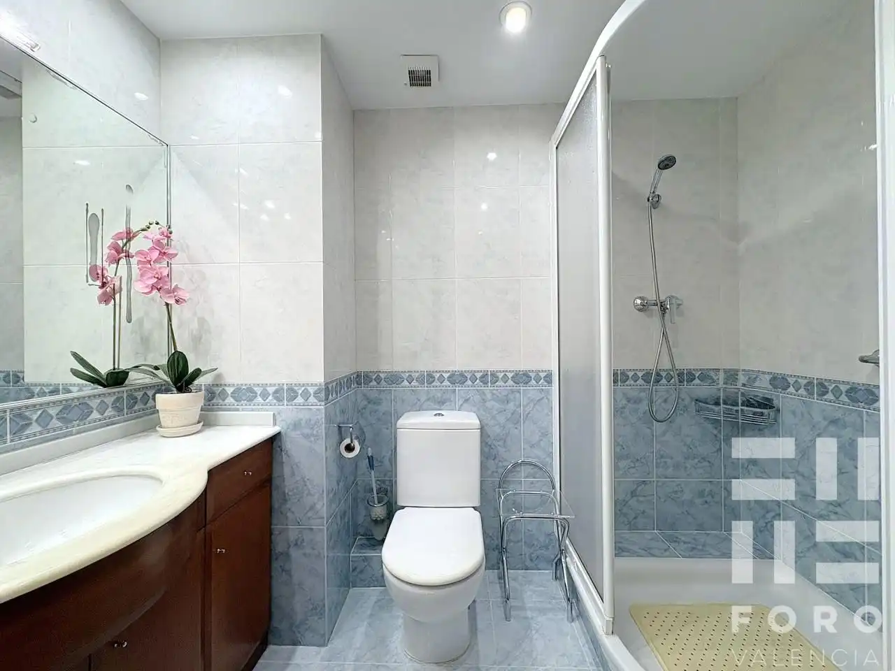 Baño de Piso en venta en Valencia con Aire acondicionado, Terraza y Balcón