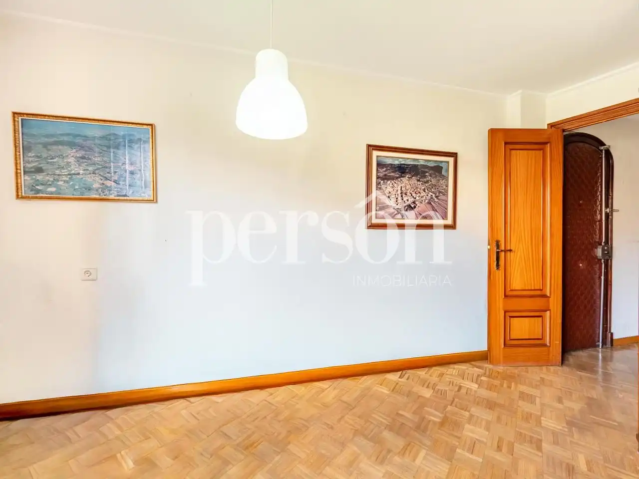 Bedroom of Flat for sale in Valencia  with Air Conditioner, Heating and Balcony