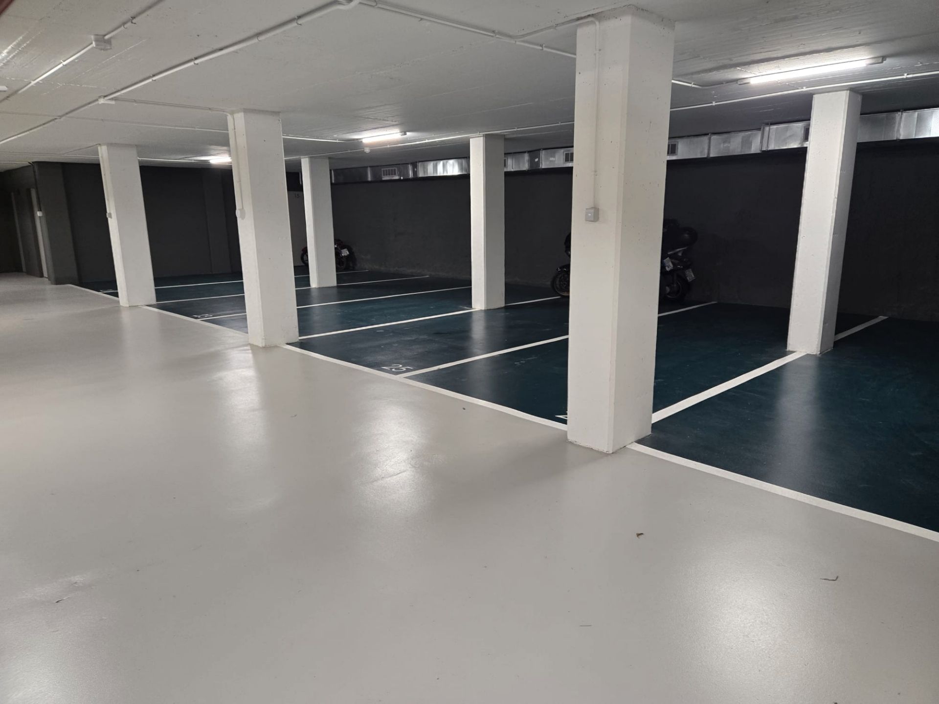 Aparcament de Garatge en venda en L'Hospitalet de Llobregat amb Alarma