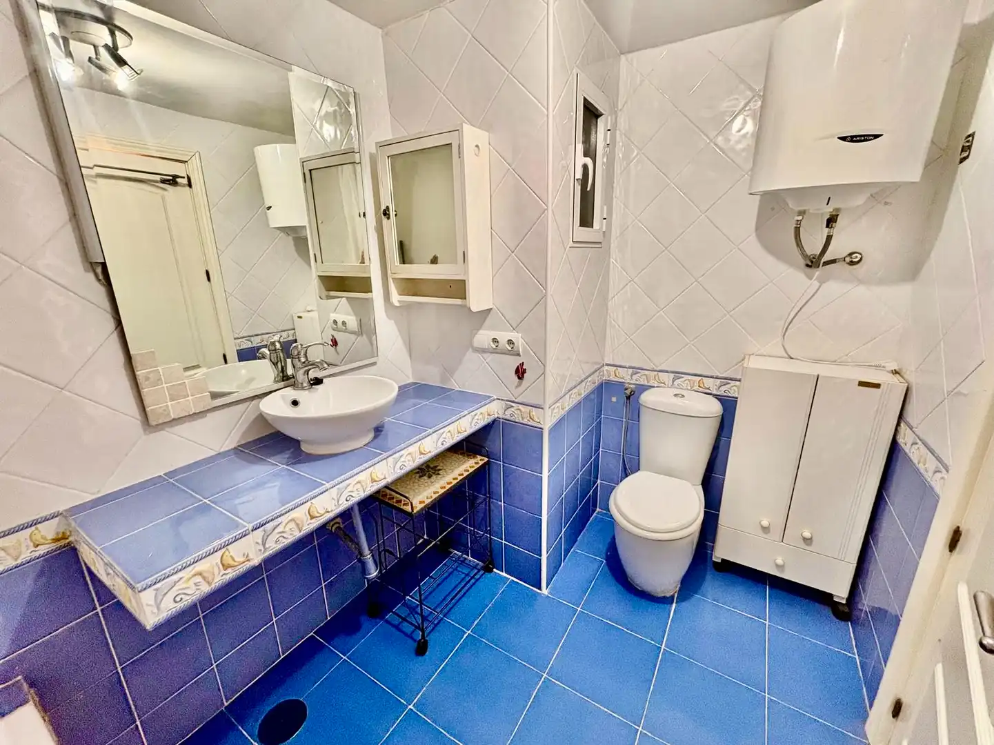Badezimmer von Wohnung zum Verkauf in Alicante / Alacant mit Klimaanlage und Terrasse