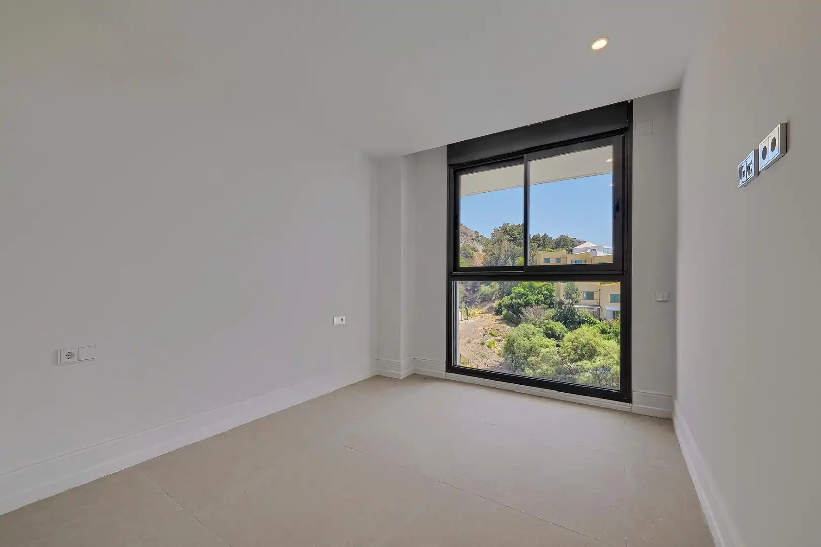 Bedroom of Apartments for sale in Fuengirola  with Air Conditioner, Terrace and Storage room