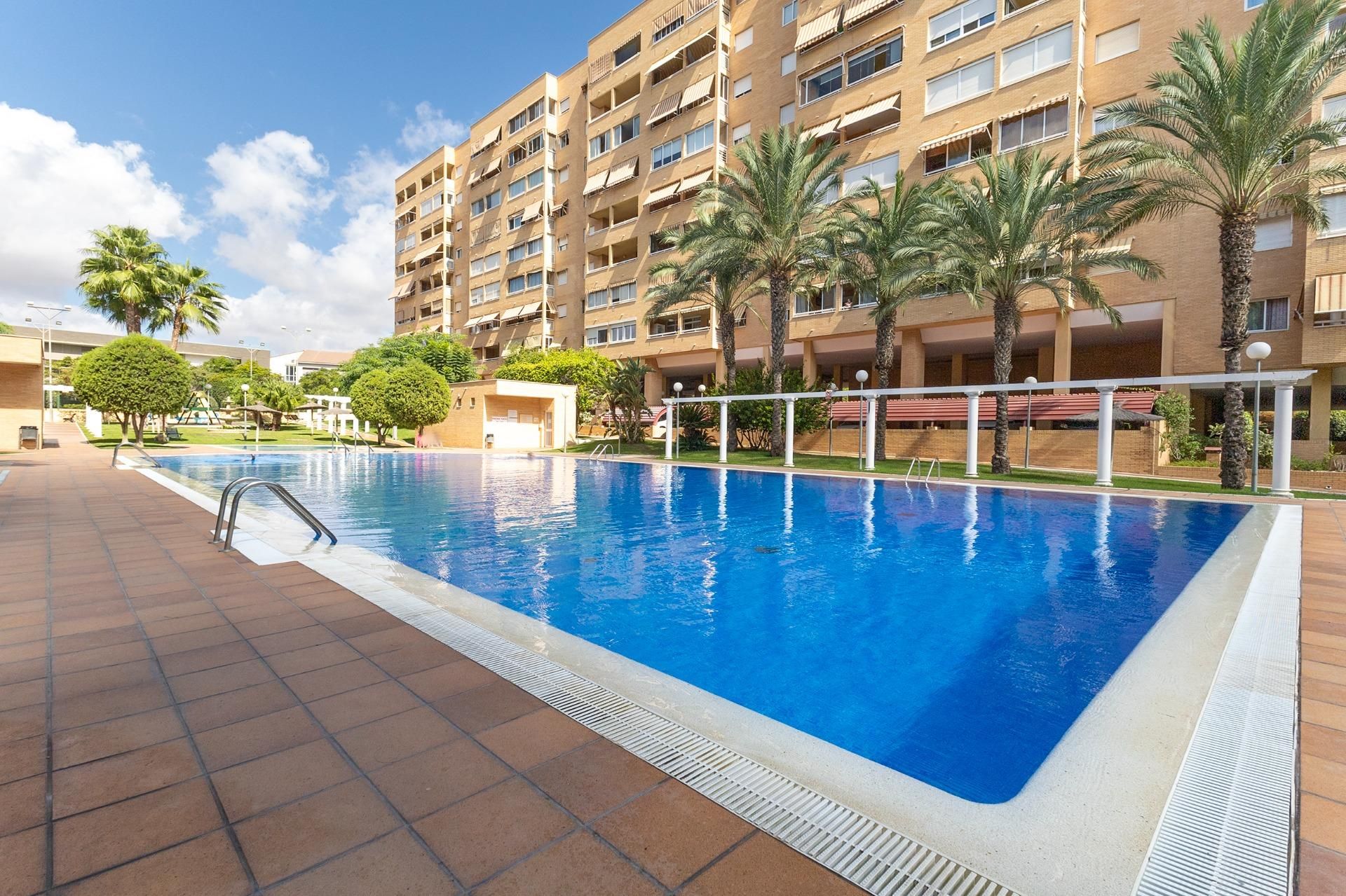 Piscina de Pis en venda en Alicante / Alacant amb Aire condicionat, Jardí privat i Terrassa