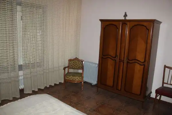 Habitación de Casa adosada en venta en Urda con Calefacción, Terraza y Trastero