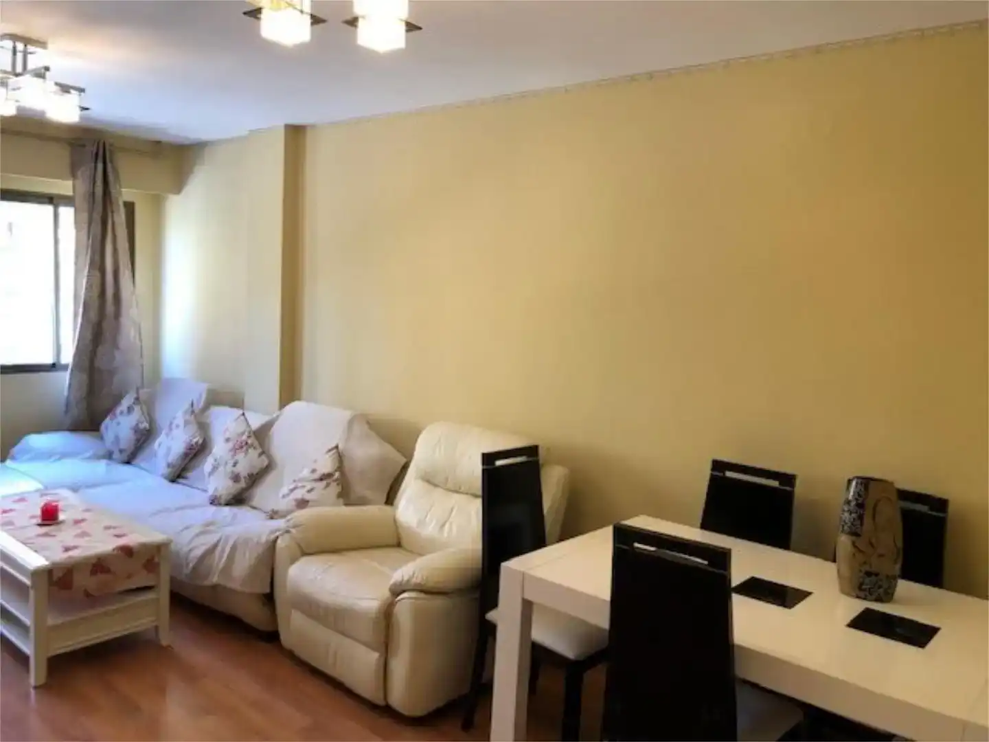 Living room of Flat for sale in  Valencia Capital  with Air Conditioner and Balcony