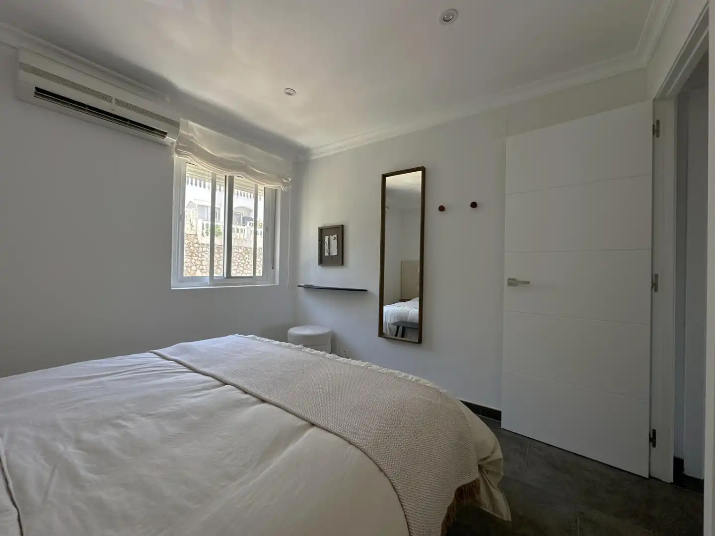 Bedroom of Flat for sale in Fuengirola