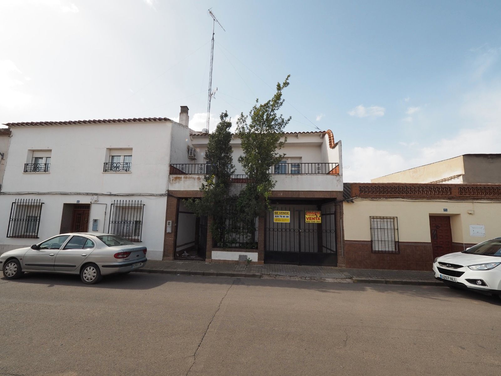 Exterior view of Single-family semi-detached for sale in Argamasilla de Alba  with Private garden, Terrace and Storage room