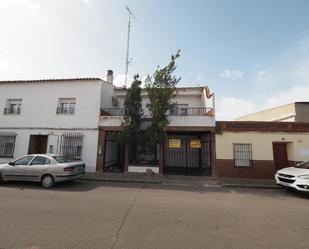 Exterior view of Single-family semi-detached for sale in Argamasilla de Alba  with Private garden, Terrace and Storage room