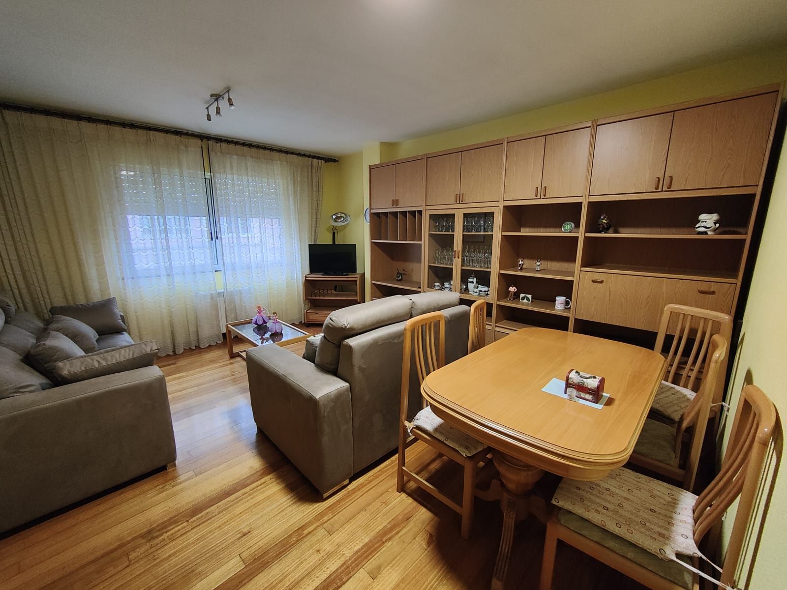 Sala d'estar de Pis en venda en Lugo Capital amb Calefacció, Traster i Moblat