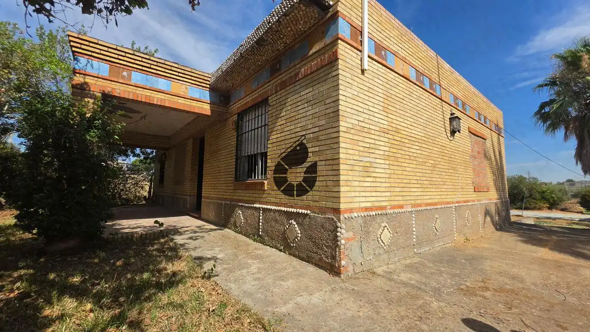 Vista exterior de Finca rústica en venda en Coria del Río amb Jardí privat i Piscina